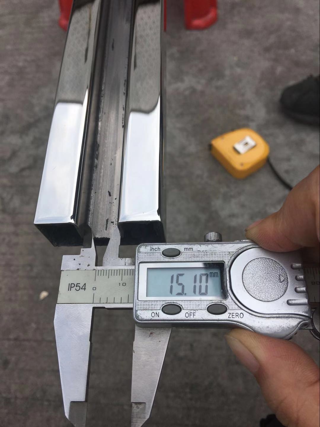 jy网页镜面矩型凹槽管1.jpg
